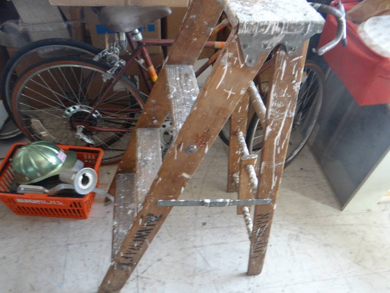 lot 375 image: Wooden Ladder.
