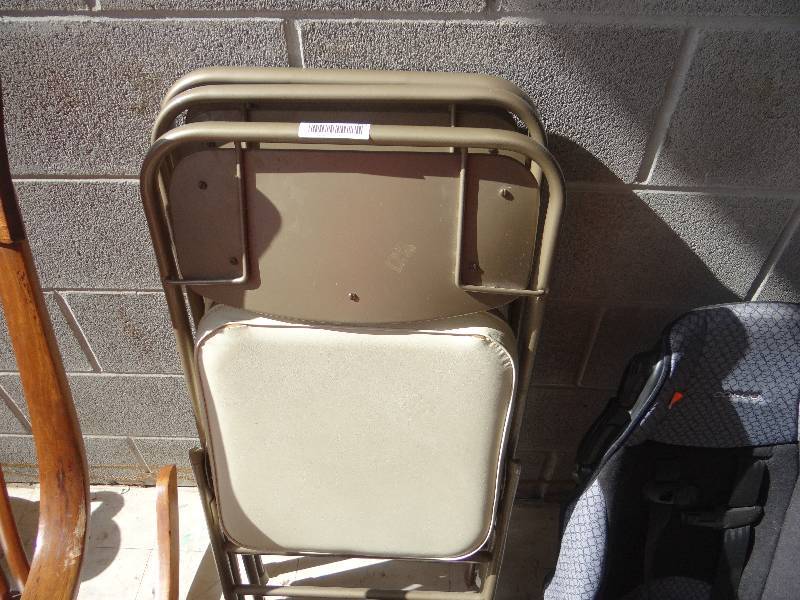 lot 383 image: 3 Folding chairs.