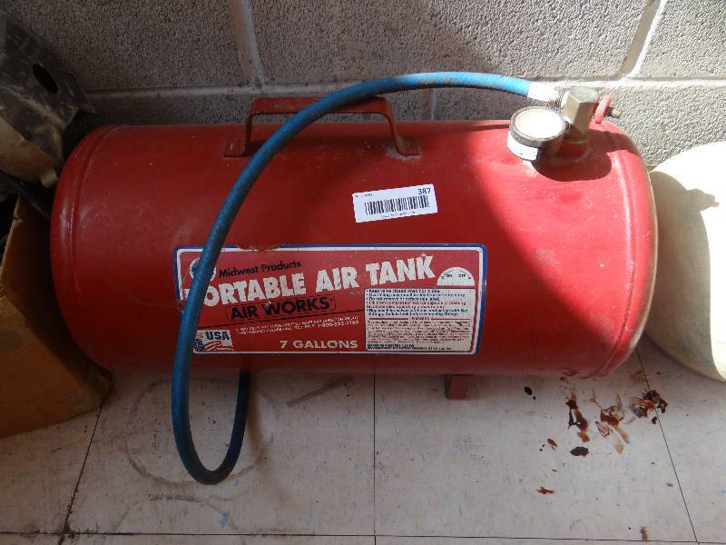 lot 387 image: Portable air tank.