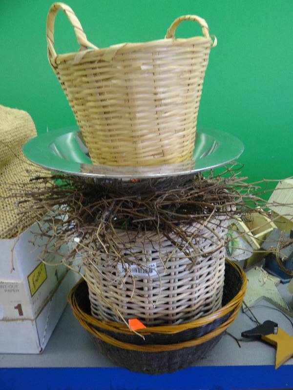 lot 394 image: Baskets.