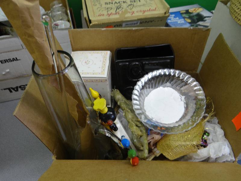 lot 396 image: Misc items.
