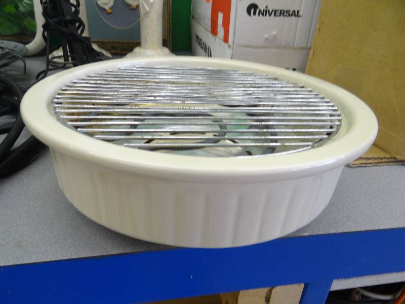 lot 402 image: Heat lamp.