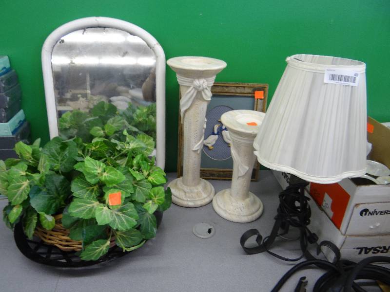 lot 403 image: Lamp & 2 decorative stands, mirror, picture & fake plant.