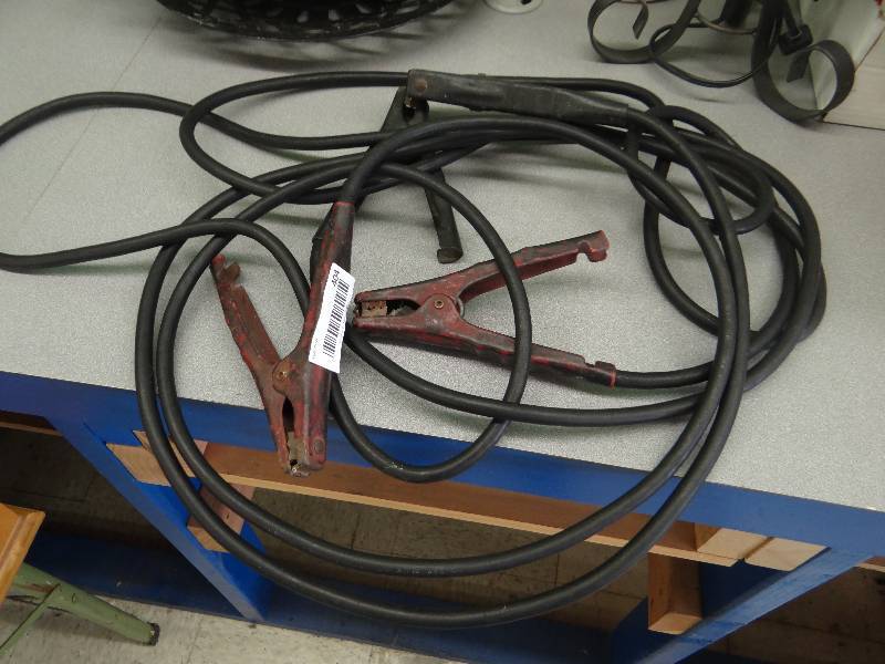 lot 404 image: Jumper cables.
