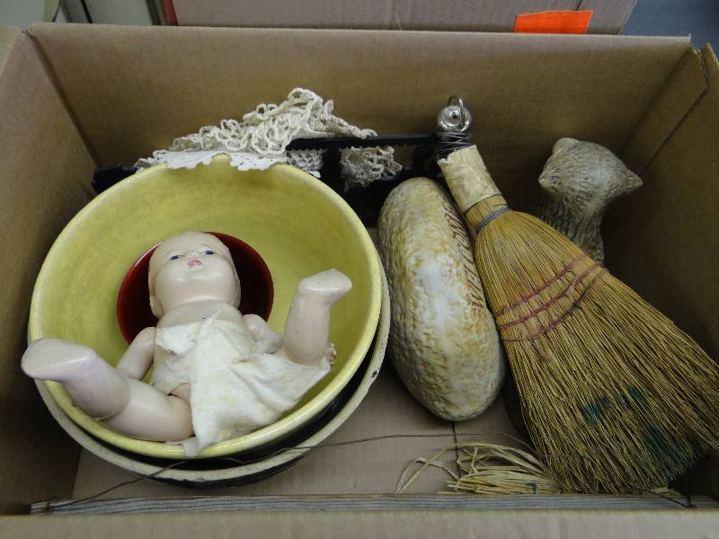 lot 406 image: Misc items.