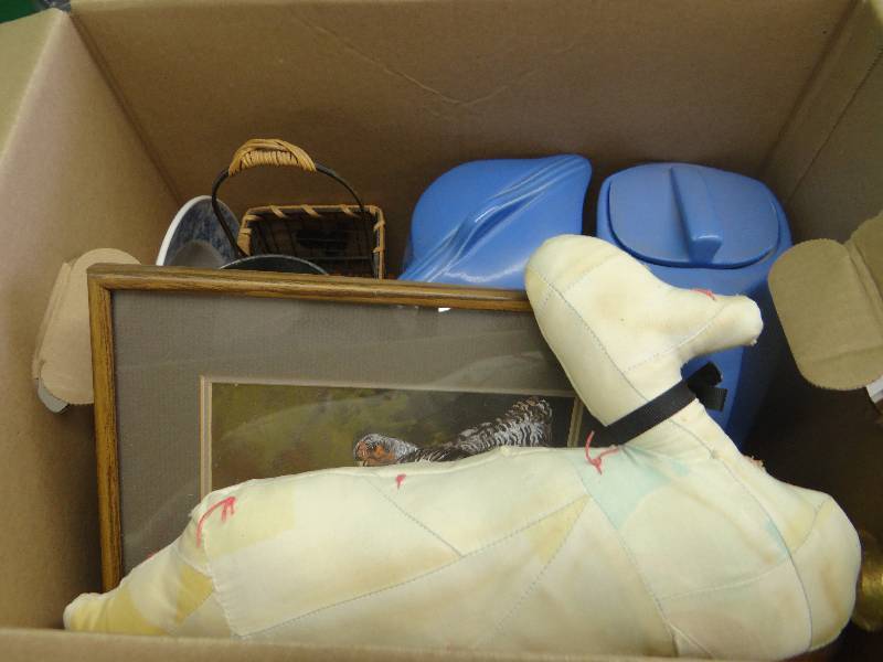 lot 407 image: Misc items.