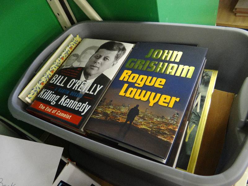lot 411 image: Tote of books.
