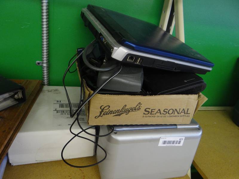 lot 421 image: HP scanner & various computer accessories.