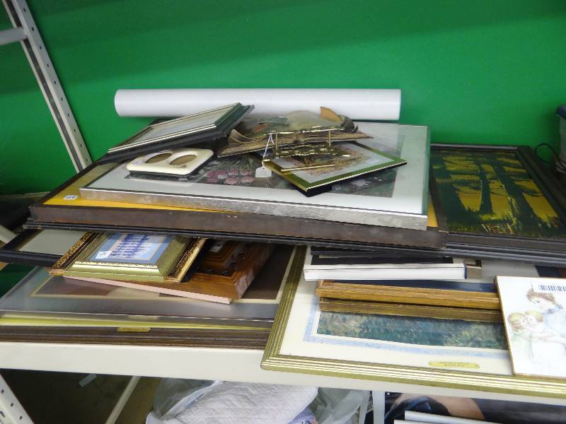 lot 425 image: Big lot of pictures & picture frames.