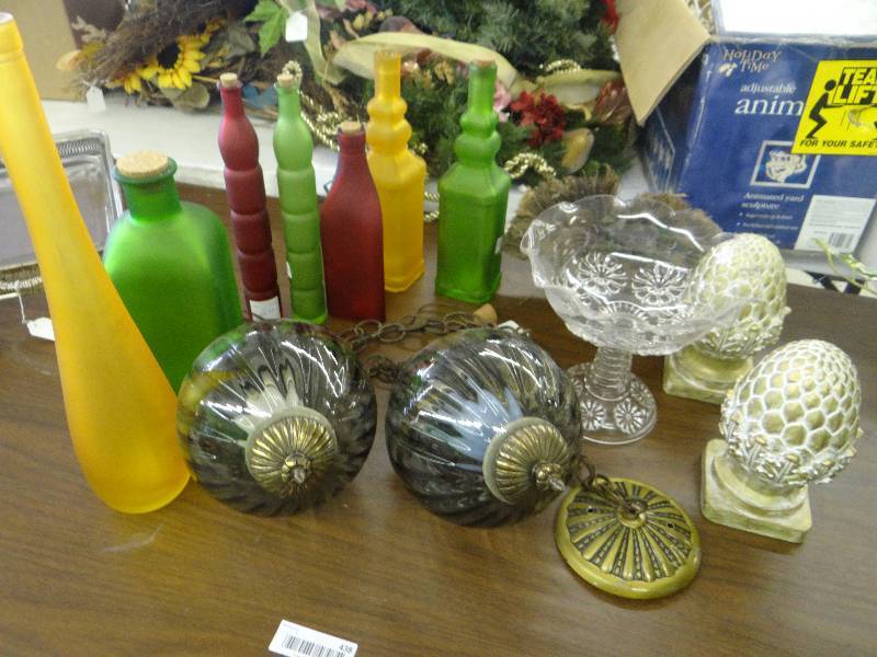 lot 438 image: Colorful glass & home decor.