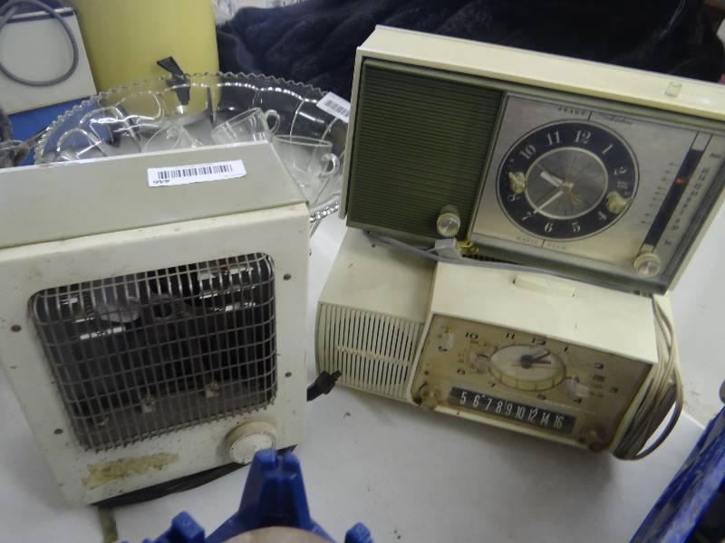 lot 446 image: Heater & 2 clocks.