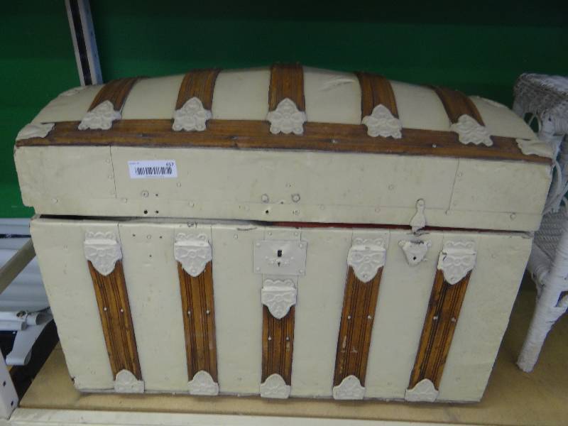 lot 457 image: Big chest & contents.