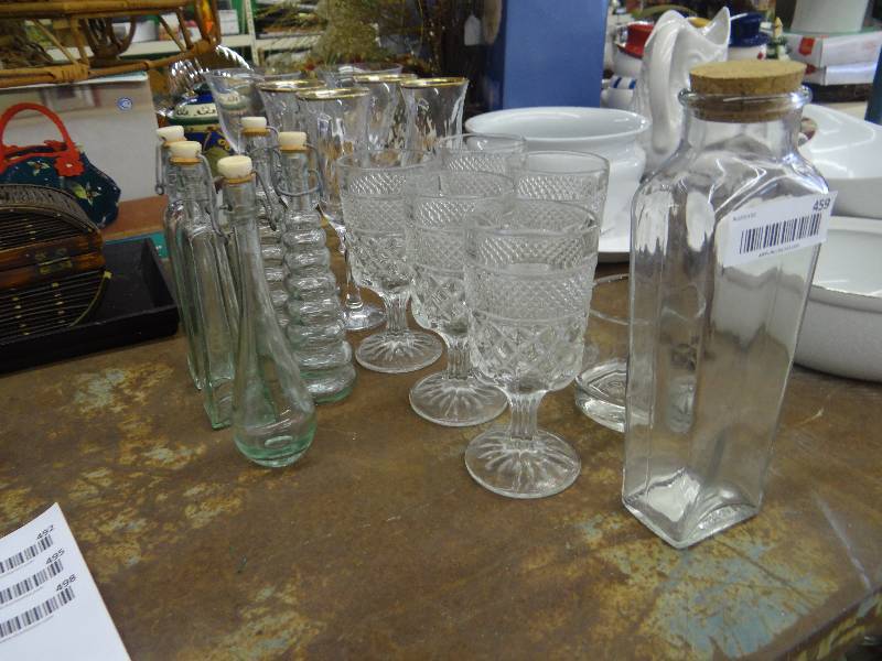 lot 459 image: Lot of glassware.