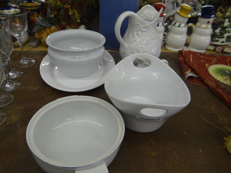 lot 460 image: Lot of glassware.