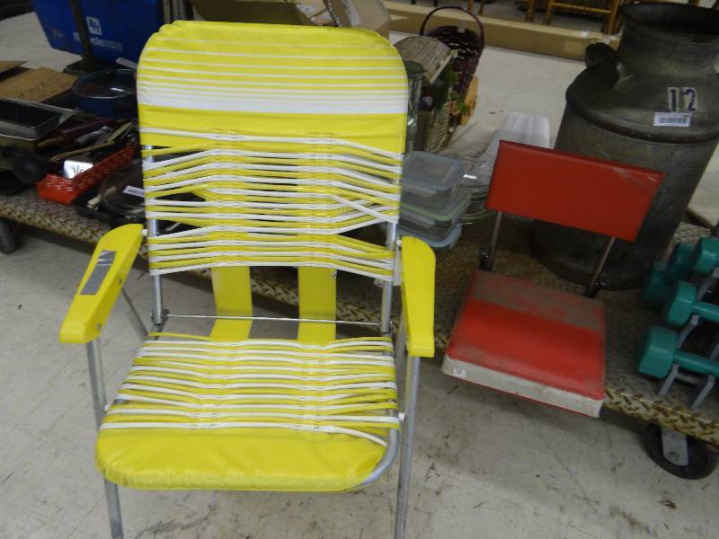 lot 465 image: Lawn chair & stadium seat.