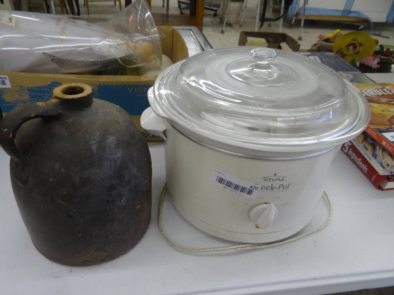 lot 470 image: Rival crock pot & col ceramic jug.