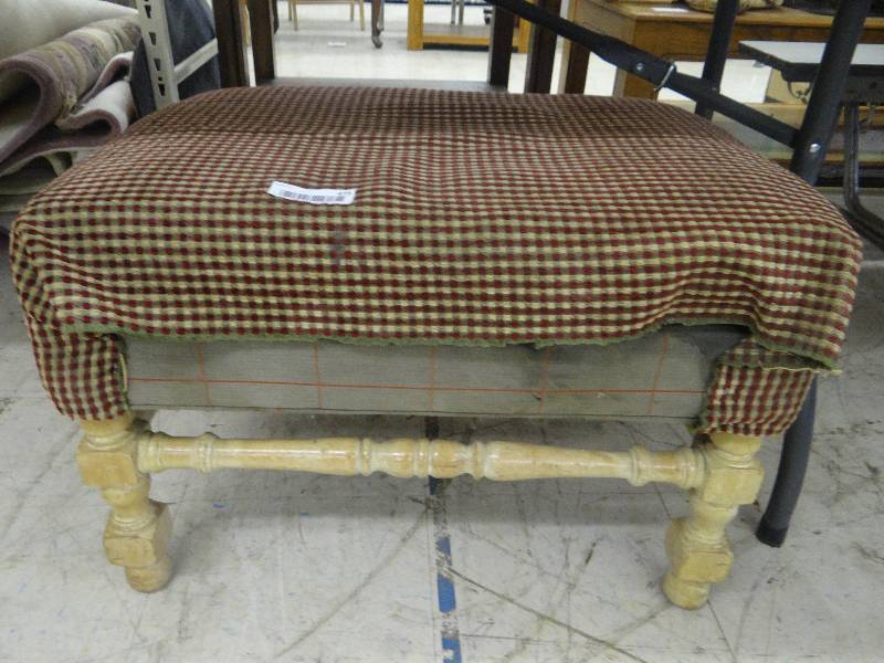 lot 473 image: Ottoman.