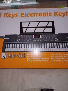 lot 17657 image: DB 612 model, 61 Keys Electronic Keyboard 1960 demos 100 tones and more