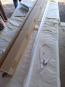 lot 17714 image: Barrina LED Single T5 Fixture 4ft on off Switch