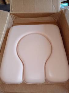 lot 17720 image: Replacement Toilet Shower Chair Seat New