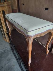 lot 1623 image: beautiful vintage bench 38 in wide 16 inches deep 22 inches tall