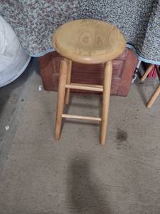 lot 1627 image: heavy duty wood bar stool