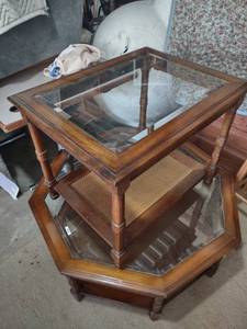 lot 1634 image: 27 inch by 21 inch x 21 inch glass top end table