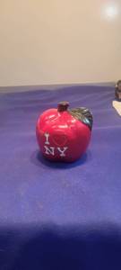 lot 1821 image: I love new york apple bank