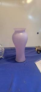 lot 1849 image: 10 12 Pink vase