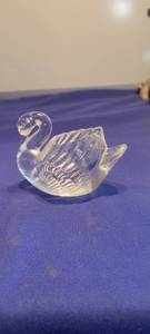 lot 1853 image: Swan Figure aint
