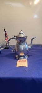 lot 1870 image: Old country reproductions pewtarex coffee pot needs pin for lid come off