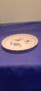lot 1880 image: Vintage violet pale pink dish with open trim