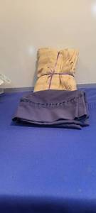 lot 1889 image: Sheet and pillow l cases looks like full size