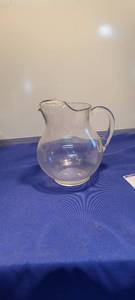 lot 1912 image: Glass picher