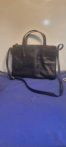 lot 1932 image: Vince Camuto 100 % genuine leather purse