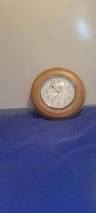 lot 1934 image: Ingraham Clock needs battery