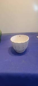lot 1968 image: Ceramic flower pot