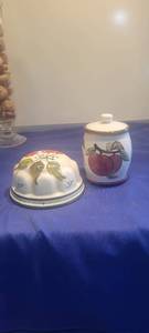 lot 1970 image: Is ceramic canister and cover