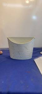 lot 1981 image: Hallmark Metal basket