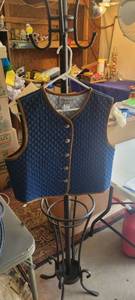lot 1998 image: Stonebridge petite LP vest