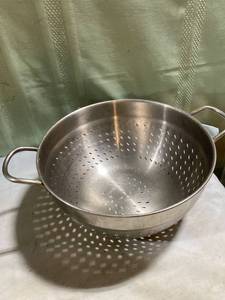 lot 5185 image: 10 12 inch metal strainer heavy duty