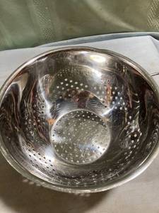 lot 5186 image: m 8 12 inch metal strainer 2) dents
