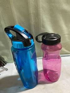 lot 5190 image: Blue 10 12 inch pink 8 12 inch jars