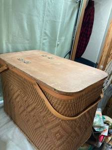 lot 5203 image: 20 x 11 12 x 13 12�� picnic basket