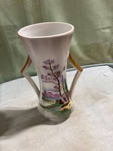 lot 5224 image: 9 12�� x 5 12�� beautiful vase