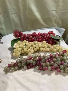 lot 5228 image: 3) groups of grapes