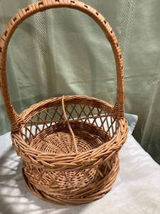 lot 5236 image: 10�� x 15�� wine basket