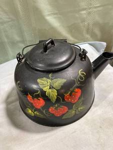 lot 5237 image: 10�� x 7�� strawberry tea kettle display only