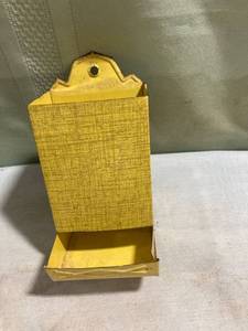 lot 5245 image: 6 12�� x 3�� tin vintage match holder