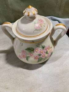 lot 5266 image: 6 12�� x 6 12�� ceramic jar